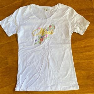 Sun International embroidered Maui t-shirt, size medium